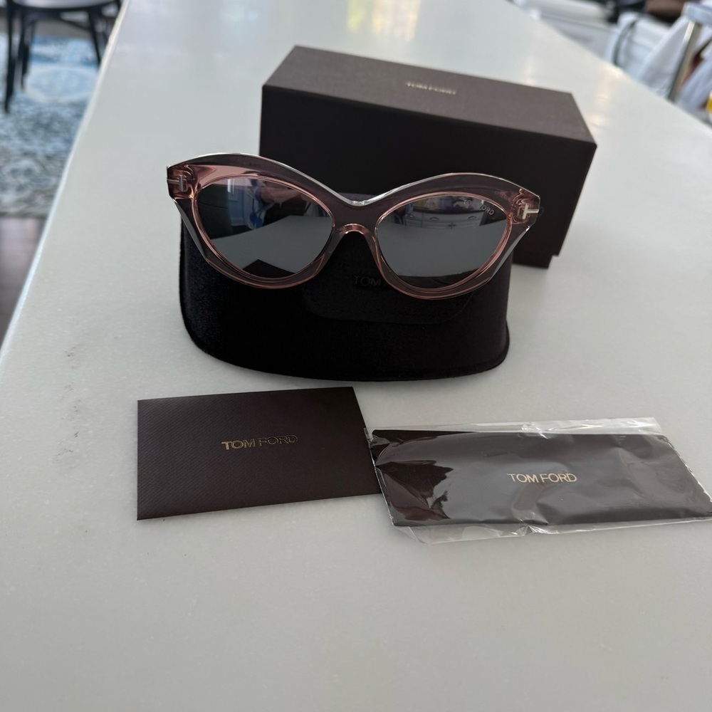 Tom Ford FT1111 Toni Sunglasses Women Shiny Light Pink 55mm New 100% Authentic - Picture 9 of 10